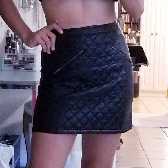 Sparkle & Fade Quilted Faux Leather Skirt (size:2) - Picture 7 of 8
